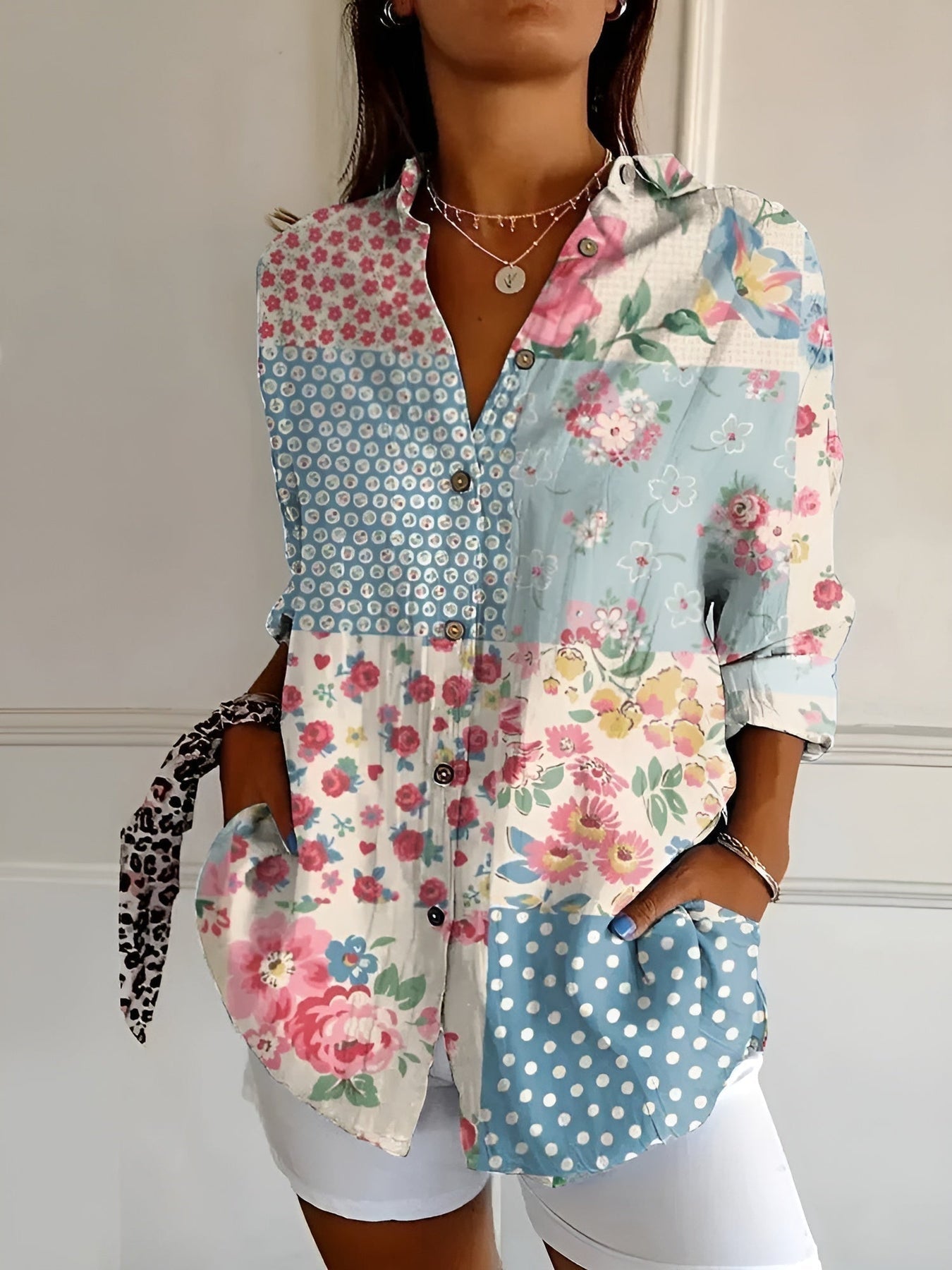 Brenda – Blusa Casual com Flores e Ondas