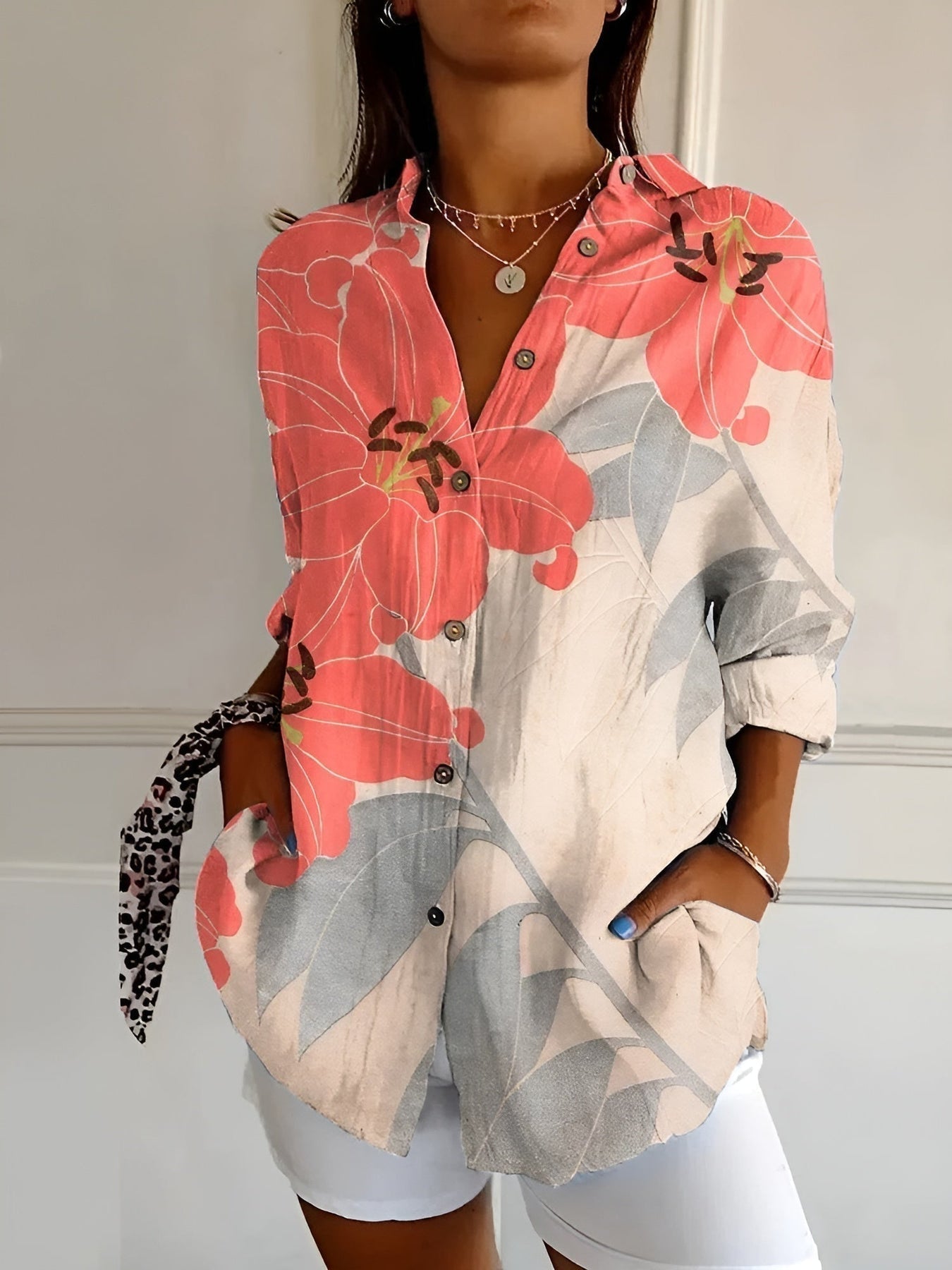 Brenda – Blusa Casual com Flores e Ondas